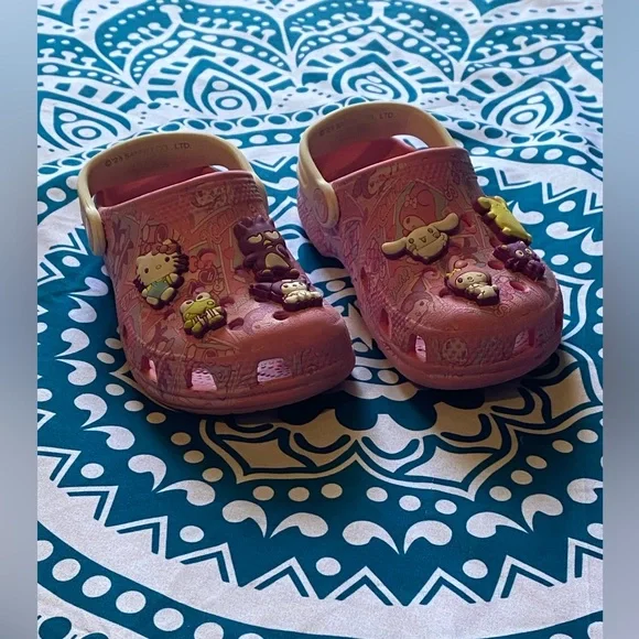 CROCS X SANRIO Limited edition pink toddler C10 Crocs - Picture 8 of 9